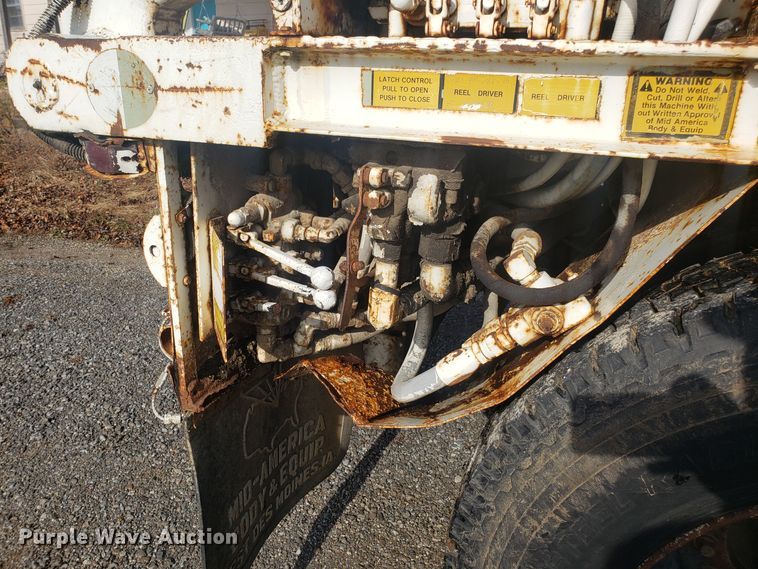 image for item GA9408 1983 Ford 700 spool truck