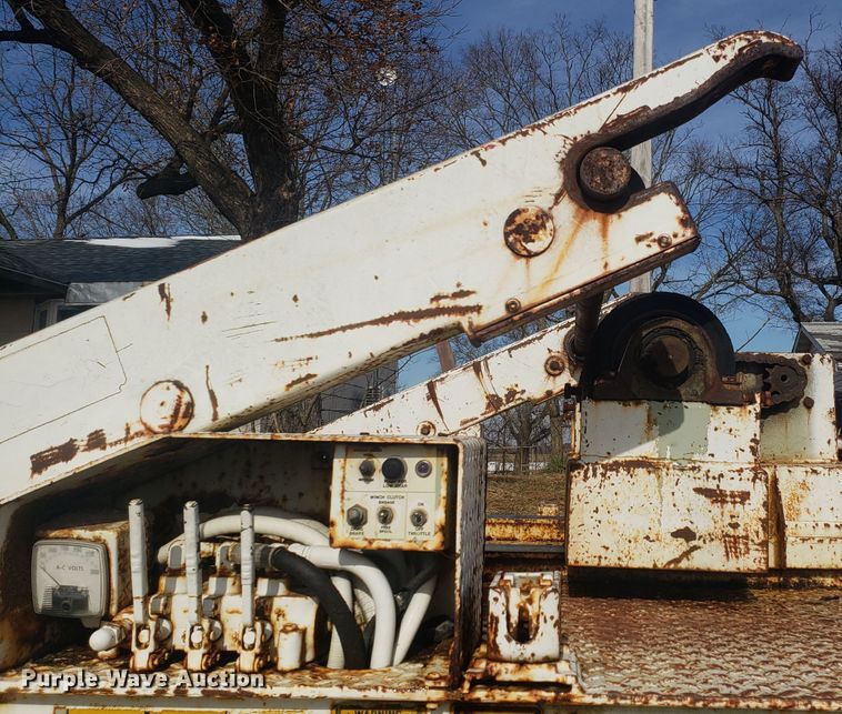 image for item GA9408 1983 Ford 700 spool truck