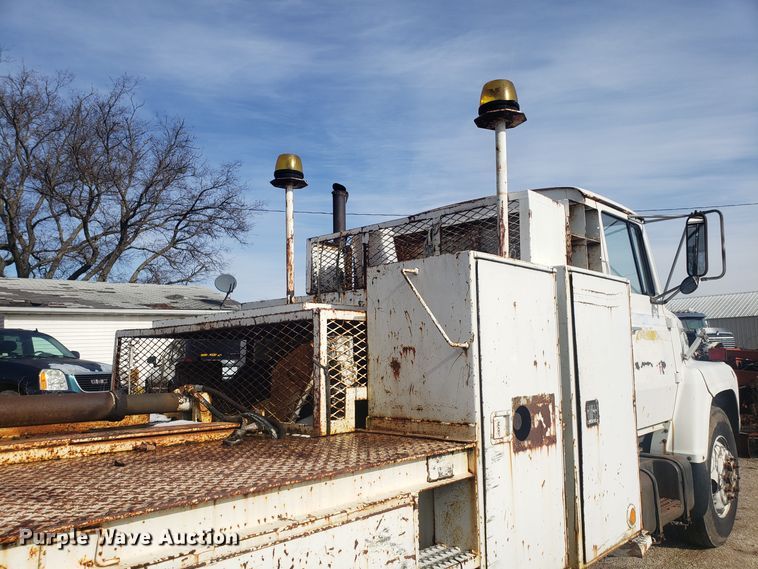 image for item GA9408 1983 Ford 700 spool truck