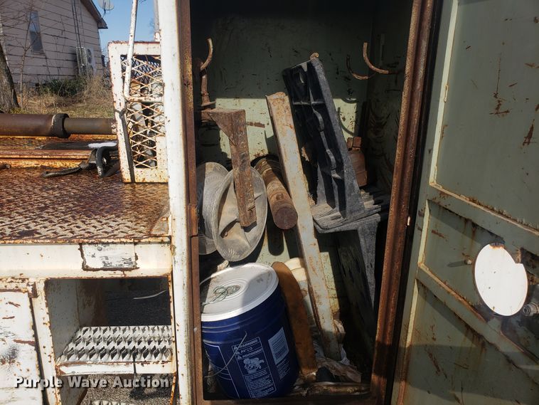 image for item GA9408 1983 Ford 700 spool truck