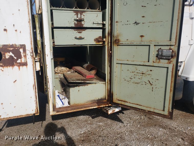 image for item GA9408 1983 Ford 700 spool truck