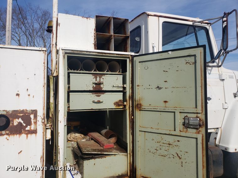 image for item GA9408 1983 Ford 700 spool truck