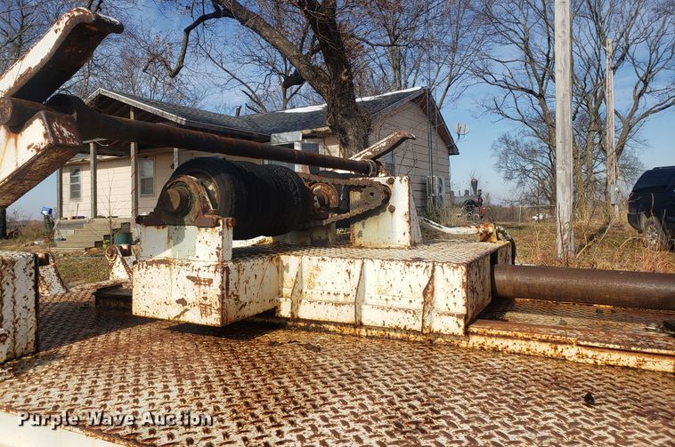 image for item GA9408 1983 Ford 700 spool truck