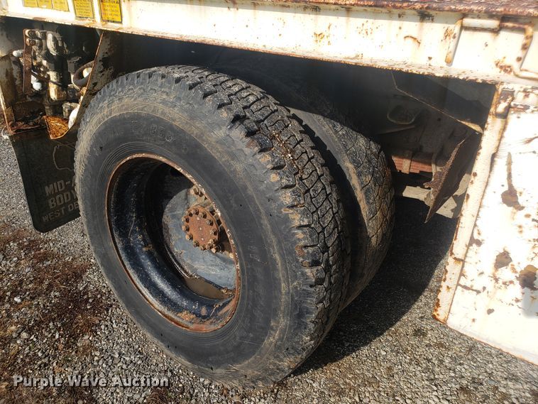 image for item GA9408 1983 Ford 700 spool truck