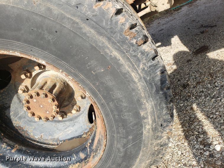 image for item GA9408 1983 Ford 700 spool truck