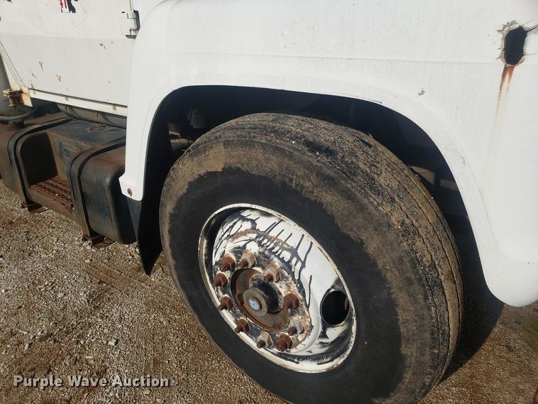 image for item GA9408 1983 Ford 700 spool truck