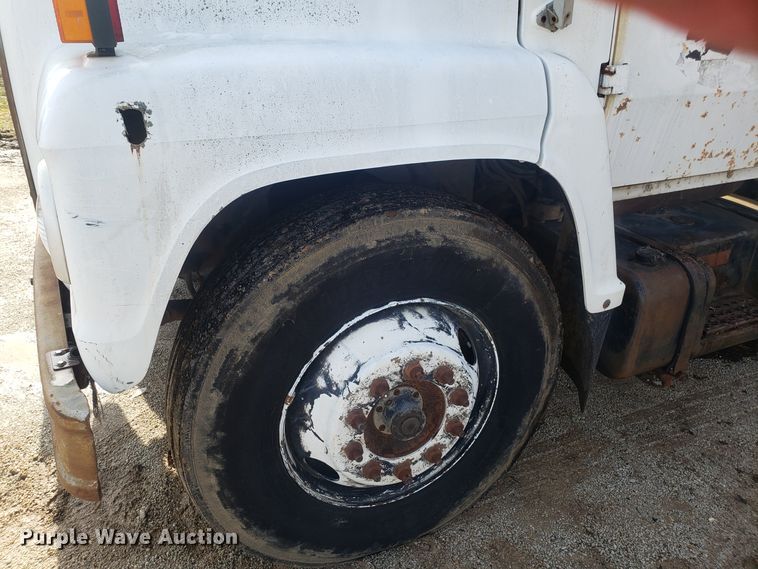 image for item GA9408 1983 Ford 700 spool truck