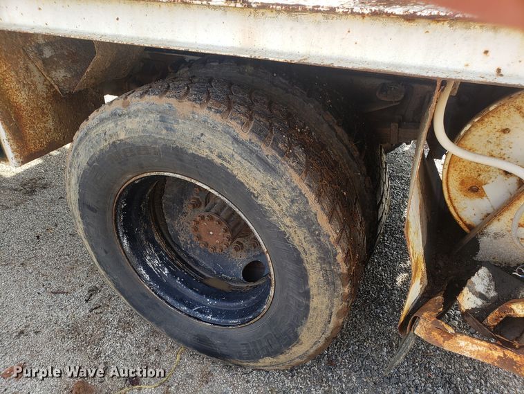 image for item GA9408 1983 Ford 700 spool truck