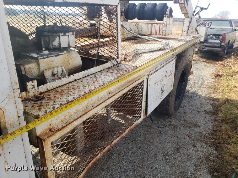 image for item GA9408 1983 Ford 700 spool truck