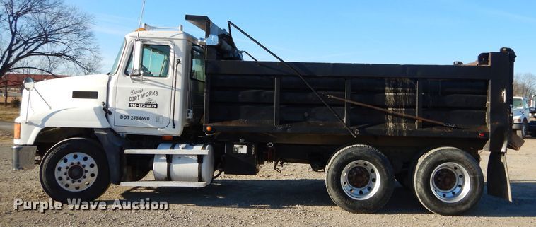 image for item GB9621 2003 Mack CH600 dump truck