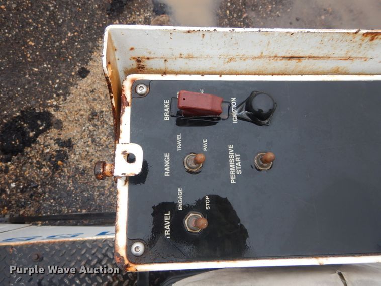 image for item GE9036 2003 Roadtec RP155 paver