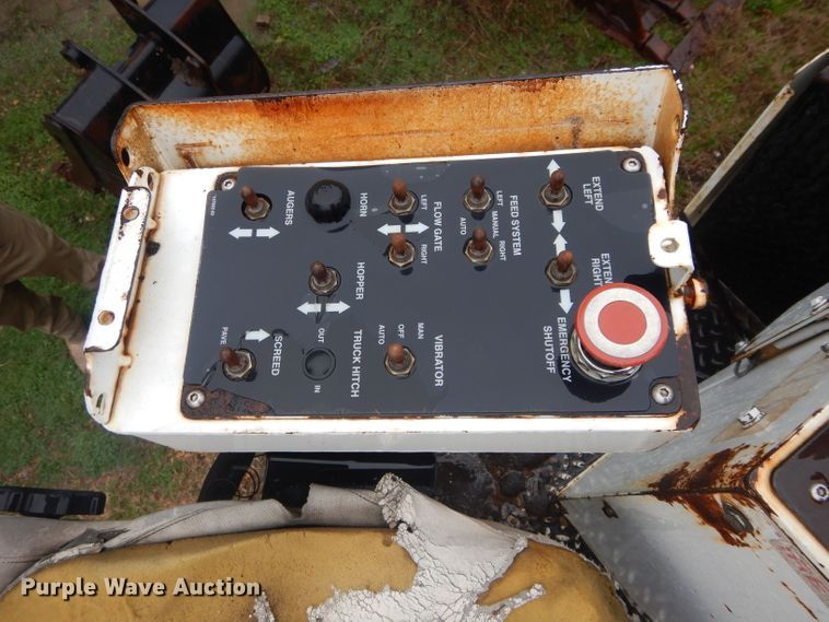 image for item GE9036 2003 Roadtec RP155 paver