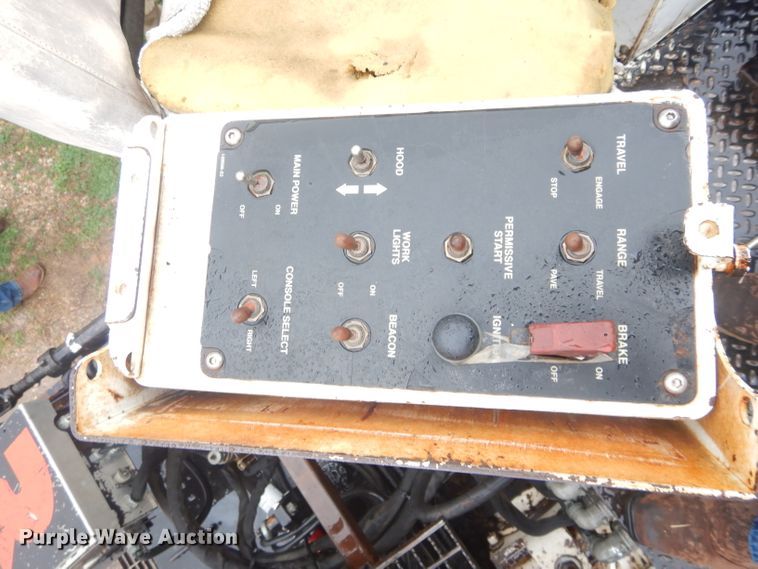 image for item GE9036 2003 Roadtec RP155 paver