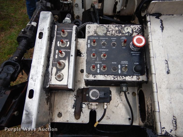 image for item GE9036 2003 Roadtec RP155 paver