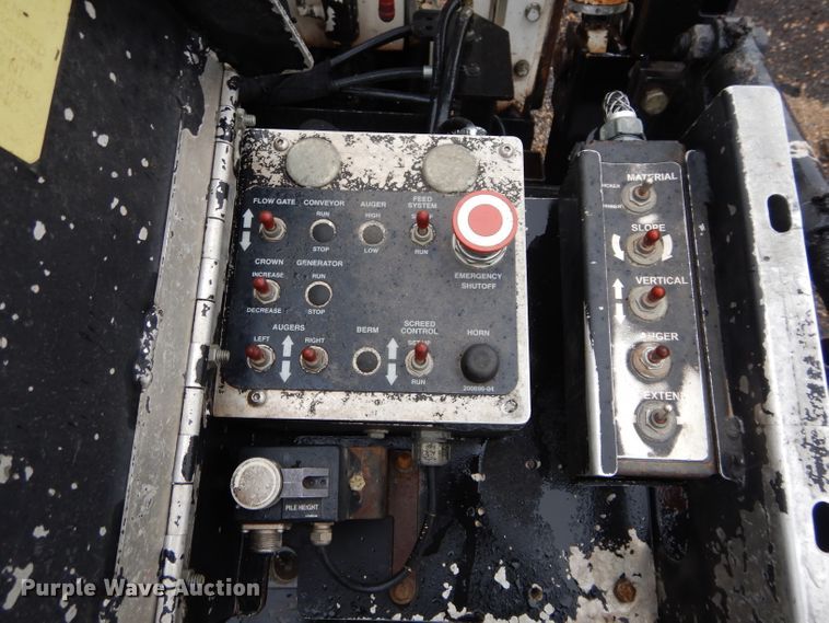 image for item GE9036 2003 Roadtec RP155 paver