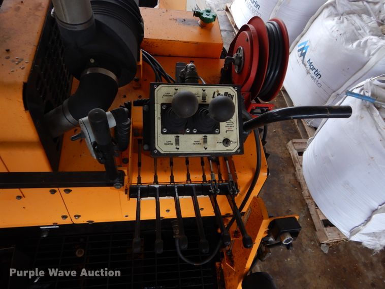 image for item GE9037 2013 LeeBoy 8510B paver