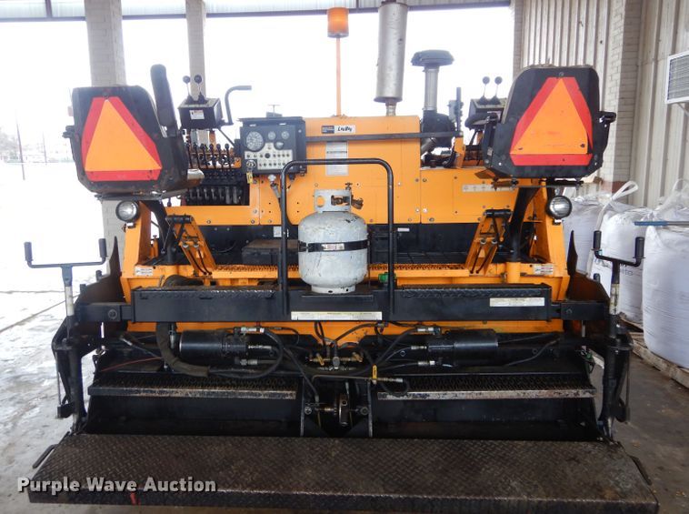 image for item GE9037 2013 LeeBoy 8510B paver