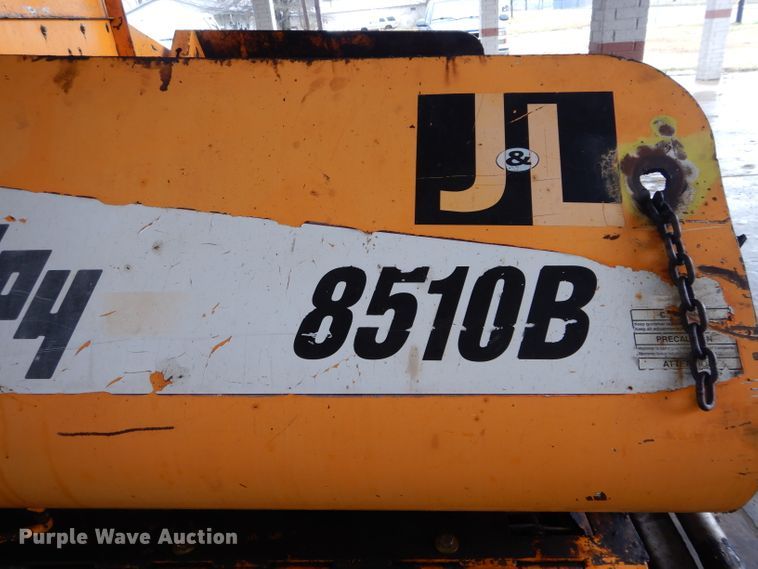 image for item GE9037 2013 LeeBoy 8510B paver