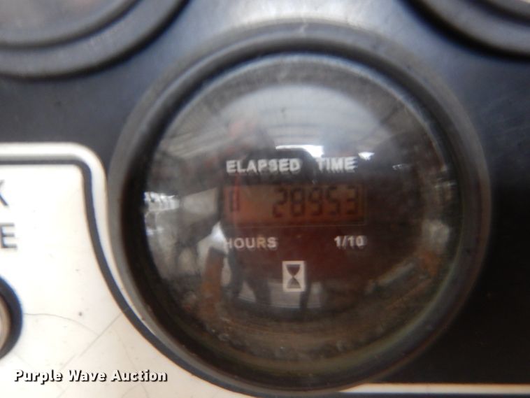 image for item GE9037 2013 LeeBoy 8510B paver