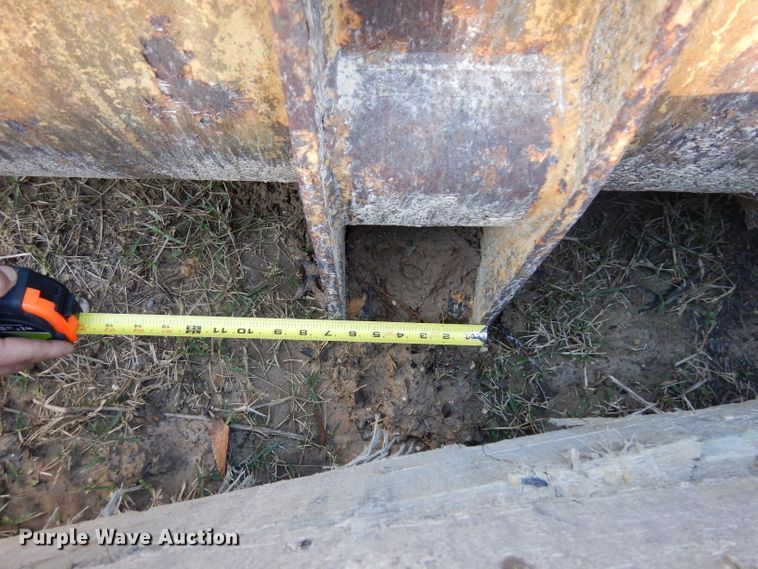 image for item GJ9256 95"W loader bucket