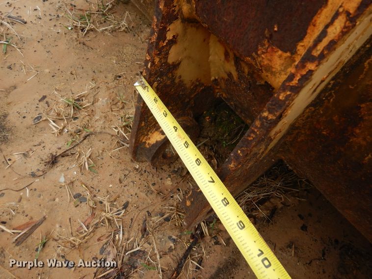 image for item GJ9256 95"W loader bucket