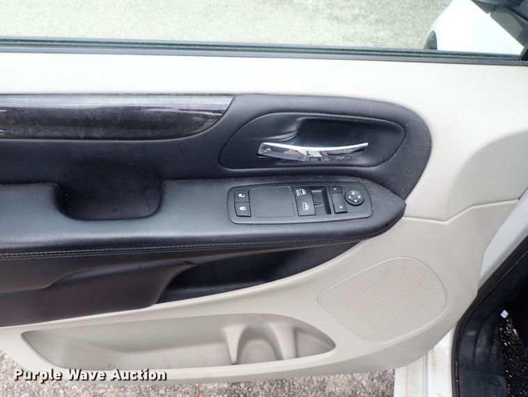 image for item DC1421 2012 Dodge Grand Caravan van