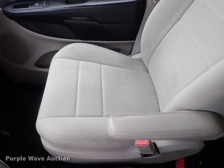 image for item DC1421 2012 Dodge Grand Caravan van