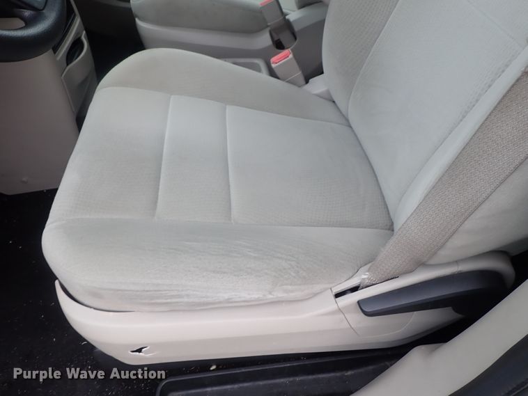 image for item DC1421 2012 Dodge Grand Caravan van