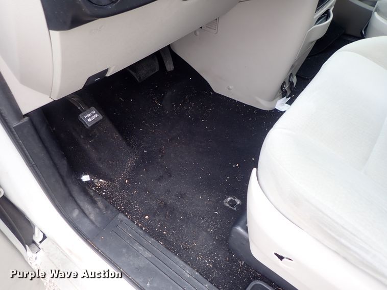 image for item DC1421 2012 Dodge Grand Caravan van