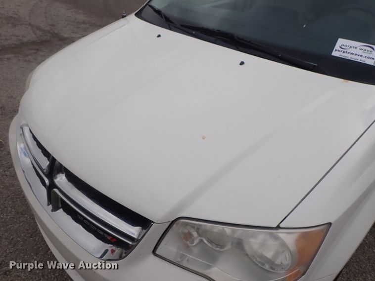 image for item DC1421 2012 Dodge Grand Caravan van