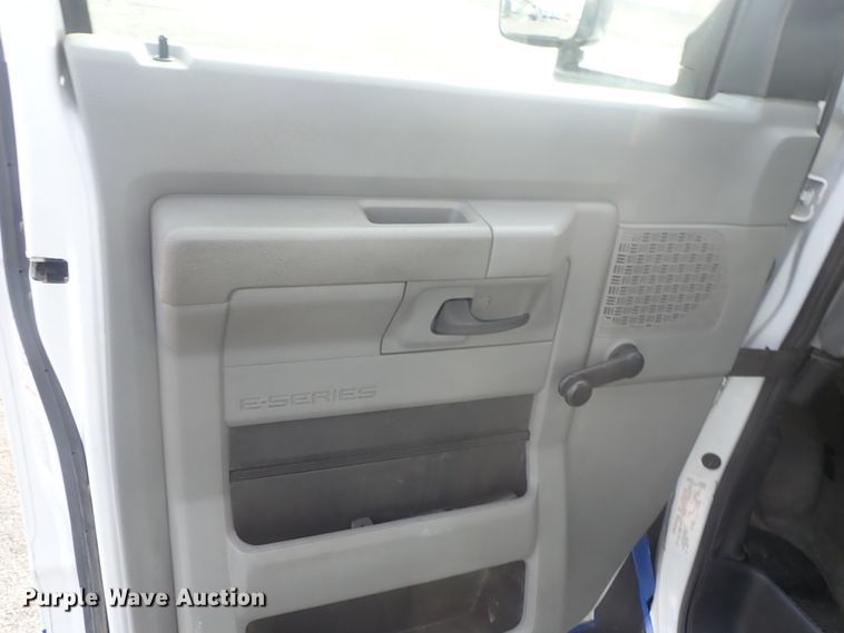 image for item DC3367 2015 Ford Econoline E450 Eldorado Advantage shuttle bus