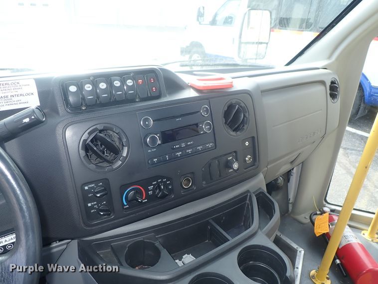 image for item DC3367 2015 Ford Econoline E450 Eldorado Advantage shuttle bus