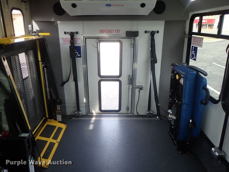 image for item DC3367 2015 Ford Econoline E450 Eldorado Advantage shuttle bus