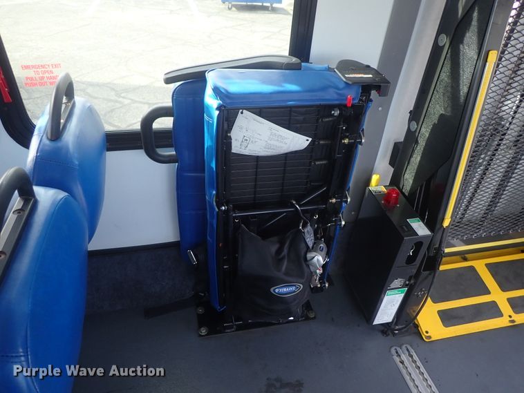 image for item DC3367 2015 Ford Econoline E450 Eldorado Advantage shuttle bus