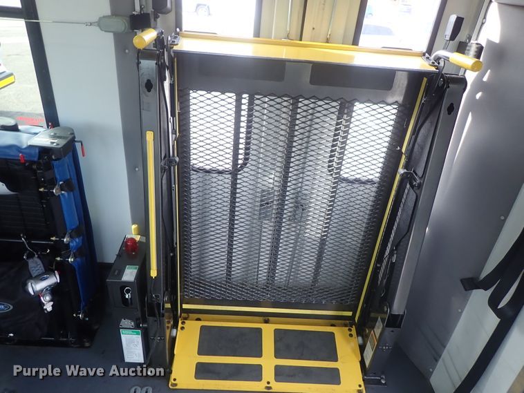 image for item DC3367 2015 Ford Econoline E450 Eldorado Advantage shuttle bus