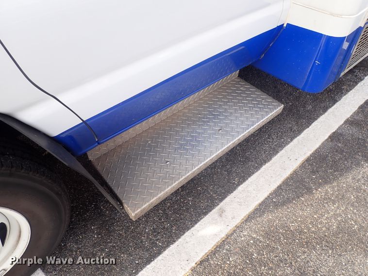 image for item DC3367 2015 Ford Econoline E450 Eldorado Advantage shuttle bus