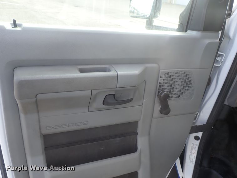 image for item DC3368 2016 Ford Econoline E450 Eldorado Aerotech shuttle bus