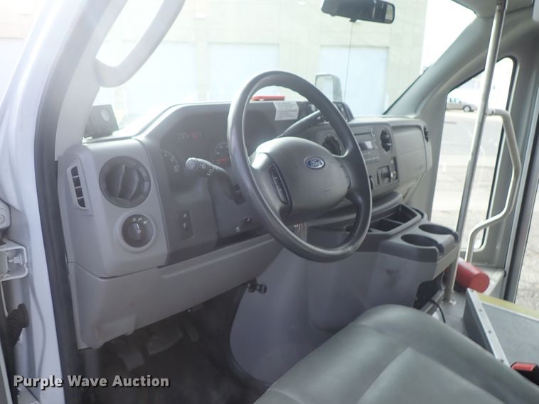 image for item DC3368 2016 Ford Econoline E450 Eldorado Aerotech shuttle bus