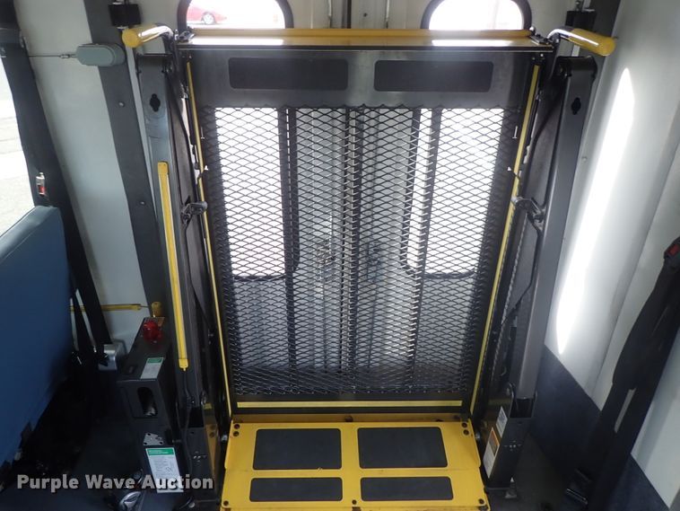 image for item DC3368 2016 Ford Econoline E450 Eldorado Aerotech shuttle bus