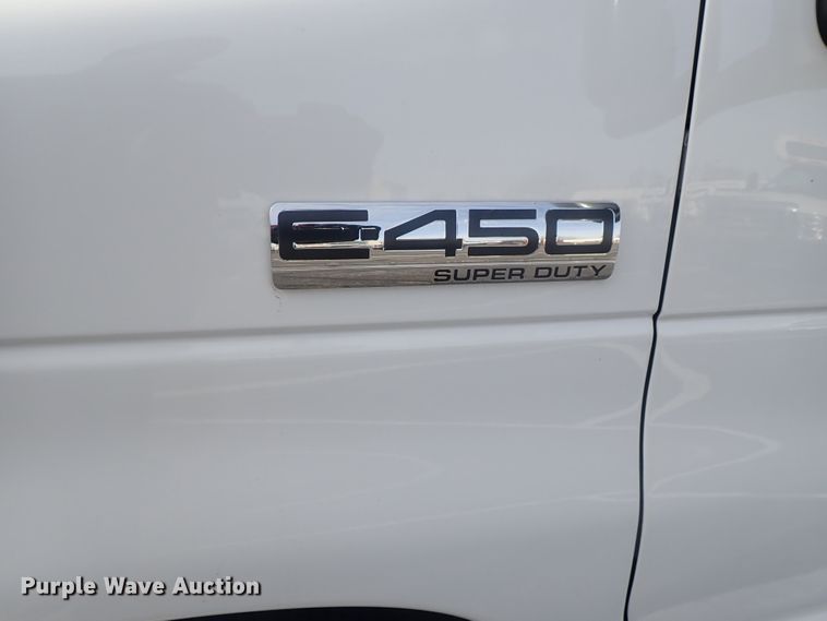 image for item DC3368 2016 Ford Econoline E450 Eldorado Aerotech shuttle bus