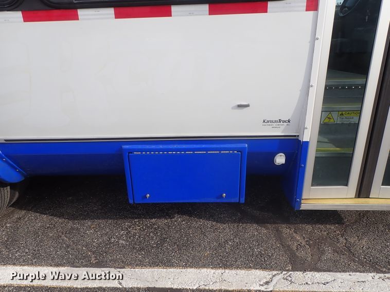 image for item DC3368 2016 Ford Econoline E450 Eldorado Aerotech shuttle bus