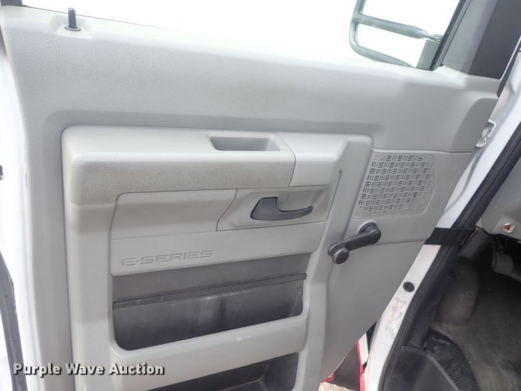 image for item DC3369 2014 Ford Econoline E450 Eldorado Aerotech shuttle bus