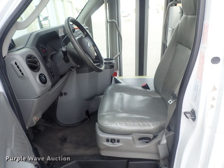 image for item DC3369 2014 Ford Econoline E450 Eldorado Aerotech shuttle bus