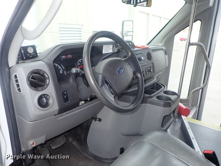 image for item DC3369 2014 Ford Econoline E450 Eldorado Aerotech shuttle bus