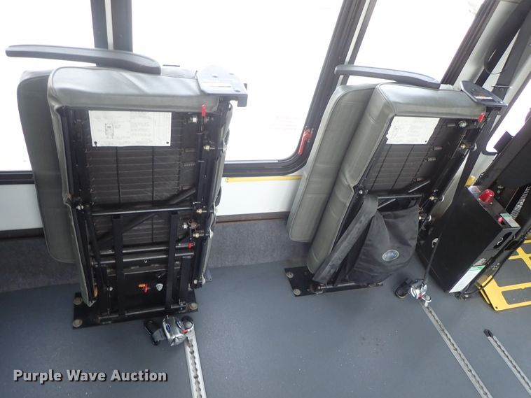 image for item DC3369 2014 Ford Econoline E450 Eldorado Aerotech shuttle bus