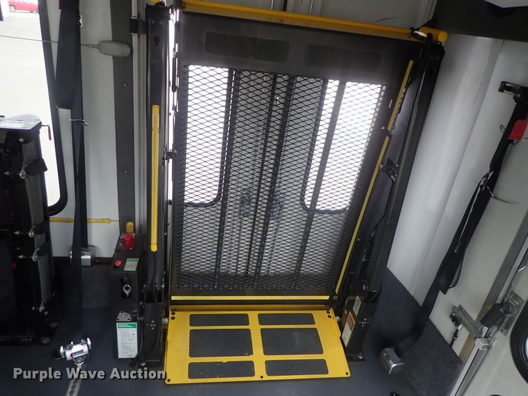 image for item DC3369 2014 Ford Econoline E450 Eldorado Aerotech shuttle bus