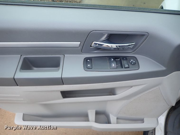 image for item DC3372 2010 Dodge Grand Caravan van