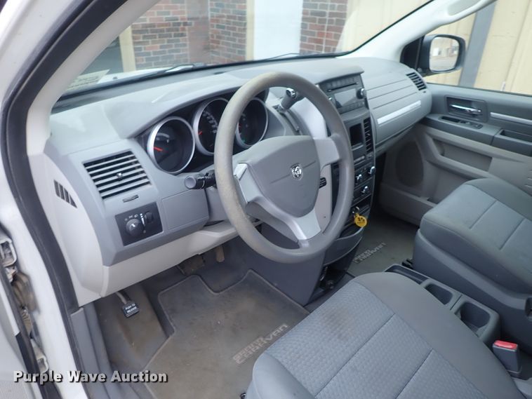 image for item DC3372 2010 Dodge Grand Caravan van