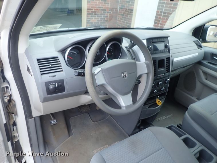 image for item DC3372 2010 Dodge Grand Caravan van