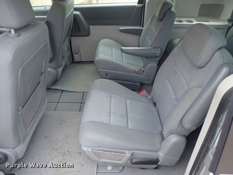 image for item DC3372 2010 Dodge Grand Caravan van